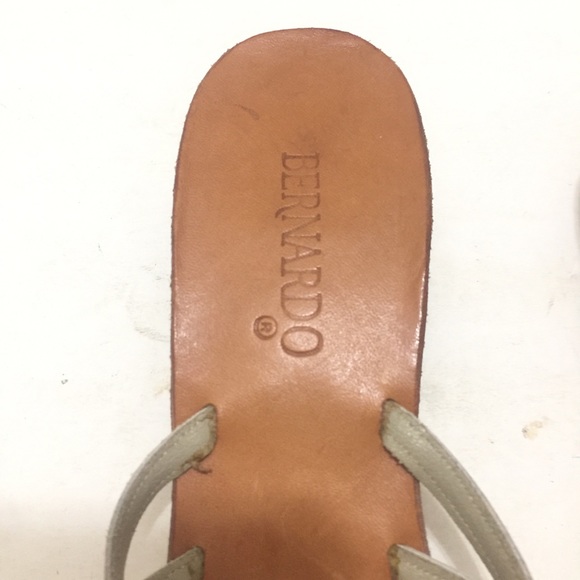 Bernardo WM Sz/7.5N White Leather Cross Straps Gold Embellished Pump Sandal - Picture 5 of 10